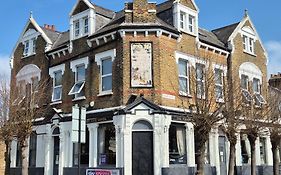 Forest Gate Hotel - Free Parking Limited Spaces